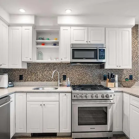 Charming Getaway 1 Block From Beach